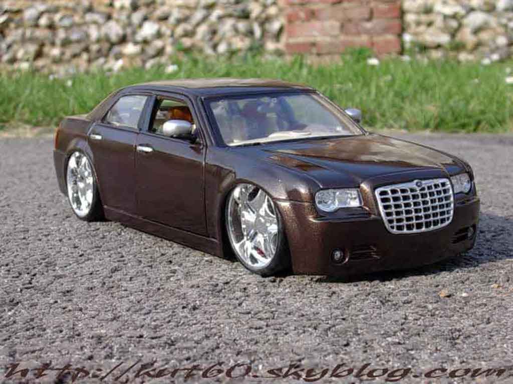Chrysler 300C 1/18 Maisto show car louis vuitton tuning modellino in miniatura