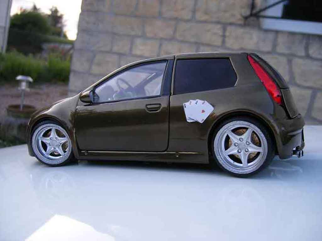 Fiat Punto 1/18 Ricko gt tuning modellino in miniatura