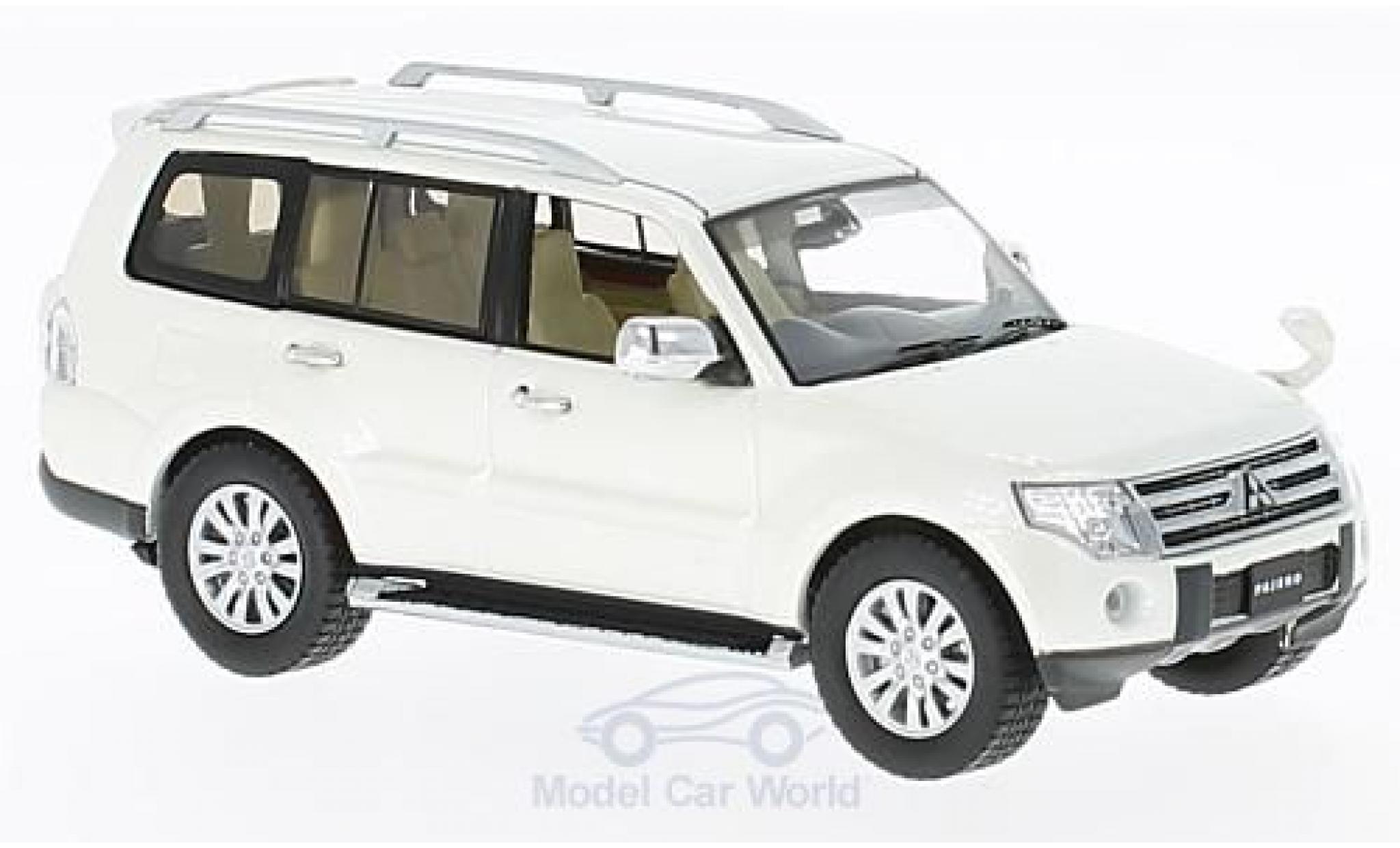 Mitsubishi Pajero 1/43 First 43 Models 4WD metallico bianco RHD 2010 modellino in miniatura