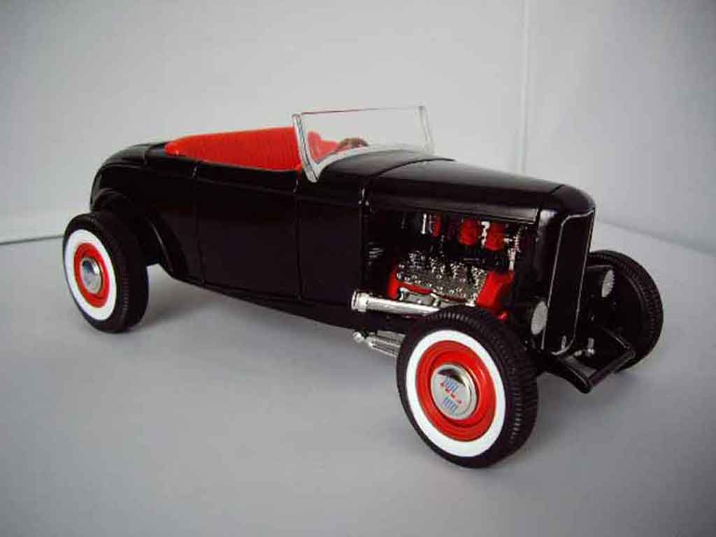 Ford 1932 1/18 Hot Wheels roadster hot rod tuning modellino in miniatura