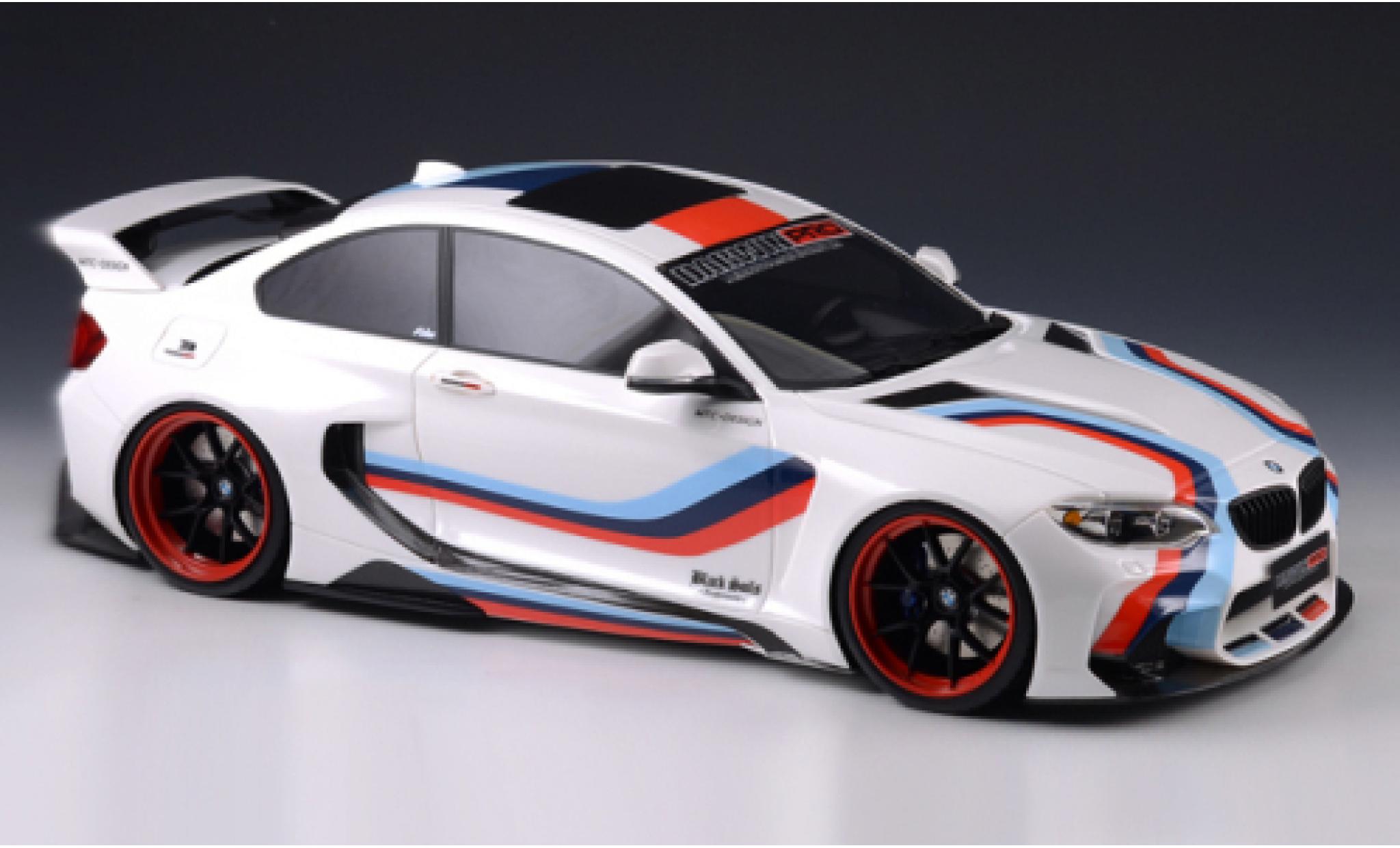 Bmw M2 1/18 GLM 35i (F22) DarwinPRO MTC Black Sails Widebody bianco/Dekor 2015 modellino in miniatura