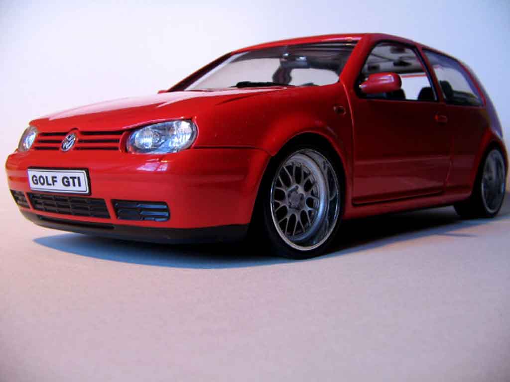 Volkswagen Golf 4 GTI 1/18 Revell 4 GTI rosso jantes bords larges modellino in miniatura