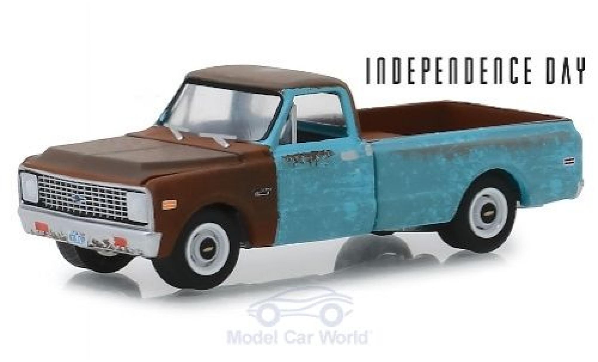 Chevrolet C-10 1/64 Greenlight blu/marroneee Independence Day 1971 mit Schmutzeffekt modellino in miniatura