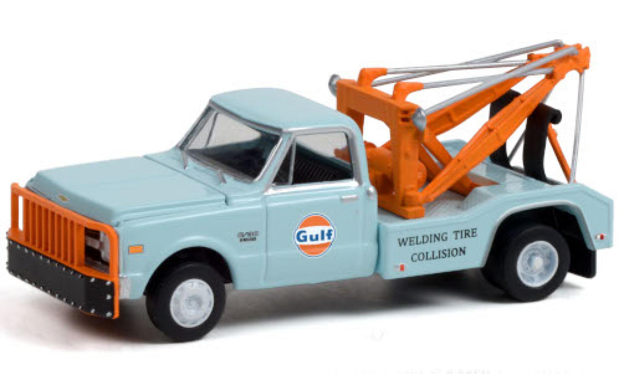 Chevrolet C-30 1/64 Greenlight Dually Wrecker Gulf 1969 modellino in miniatura