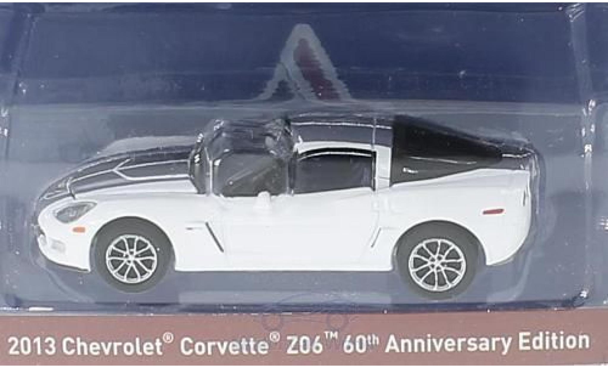 Chevrolet Corvette C6 1/64 Greenlight Z06 bianco/grigio 2013 60th Anniversary Edition modellino in miniatura