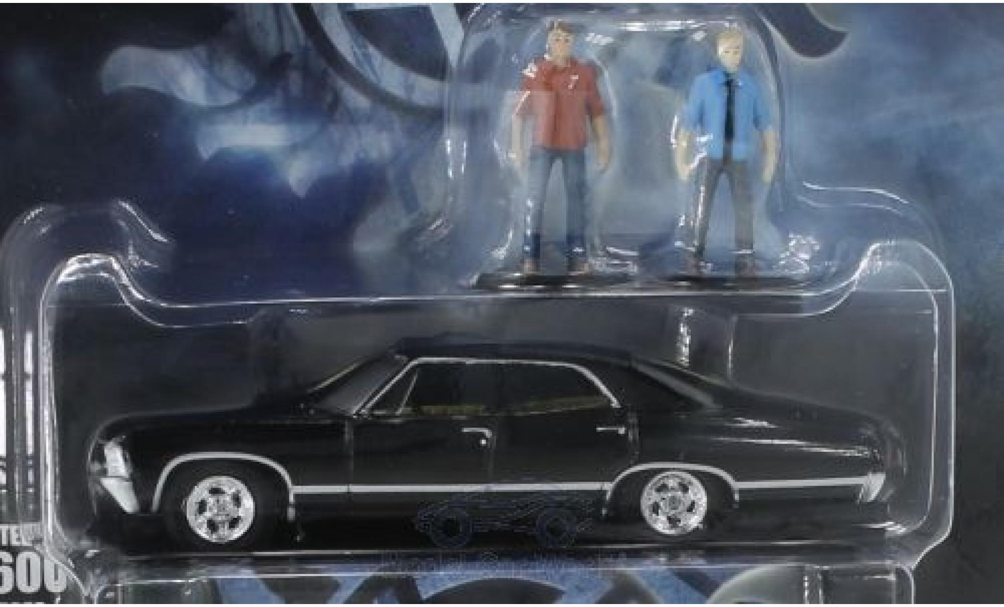 Chevrolet Impala 1967 1/64 Greenlight Sport Sedan nero Supernatural 1967 mit Figuren modellino in miniatura