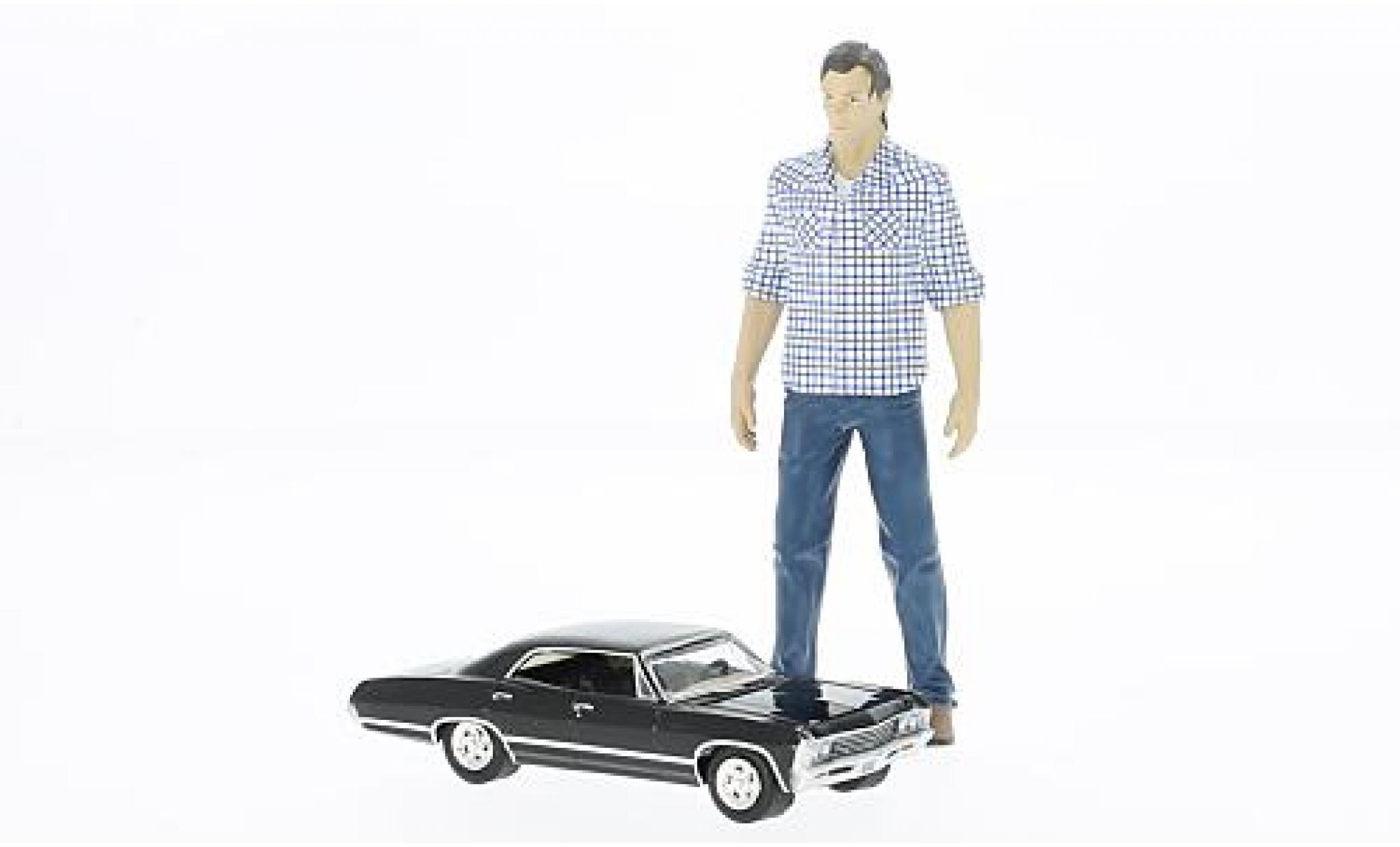 Chevrolet Impala 1/64 Greenlight Sport Sedan Supernatural avec Sam figurine in 1:18 modellino in miniatura