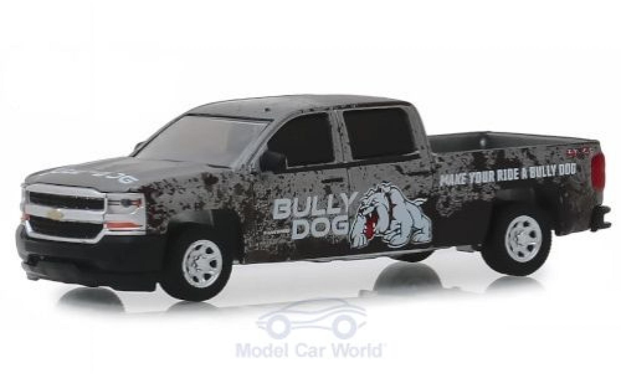 Chevrolet Silverado 1/64 Greenlight grigio/Dekor Bully Dog 2018 modellino in miniatura