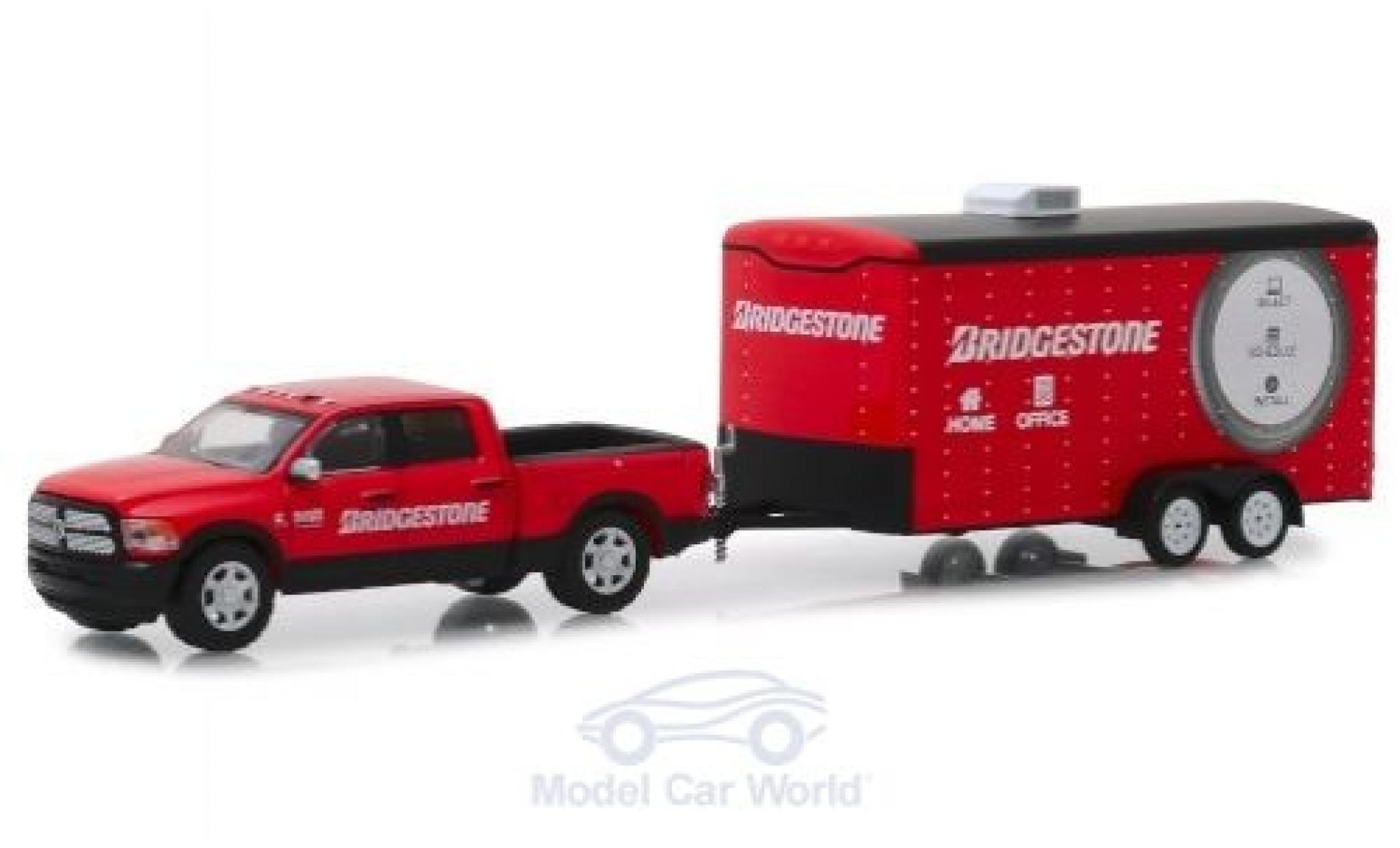 Dodge RAM 1/64 Greenlight Ram rosso Bridgestone 2017 mit Anhänger modellino in miniatura