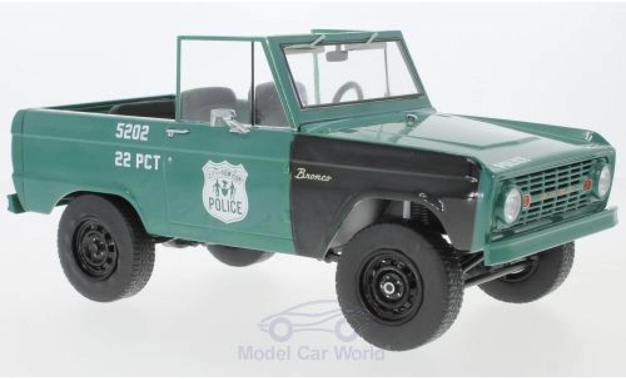 Ford Bronco 1/18 Greenlight Police Pursuit verde/bianco NYPD - New York Police Department 1967 modellino in miniatura