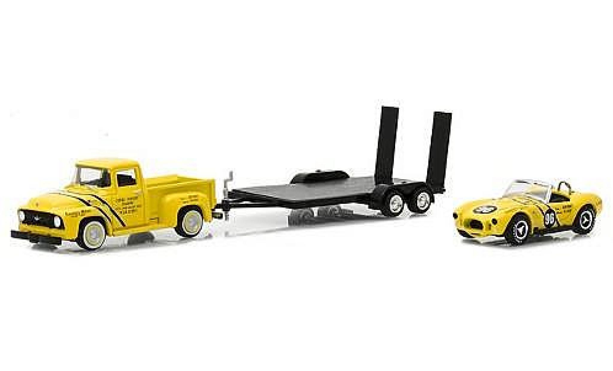 Ford F-1 1/64 Greenlight 00 giallo 1954 with Coventry Moteurs 289 Cobra and Flatbed Trailer modellino in miniatura