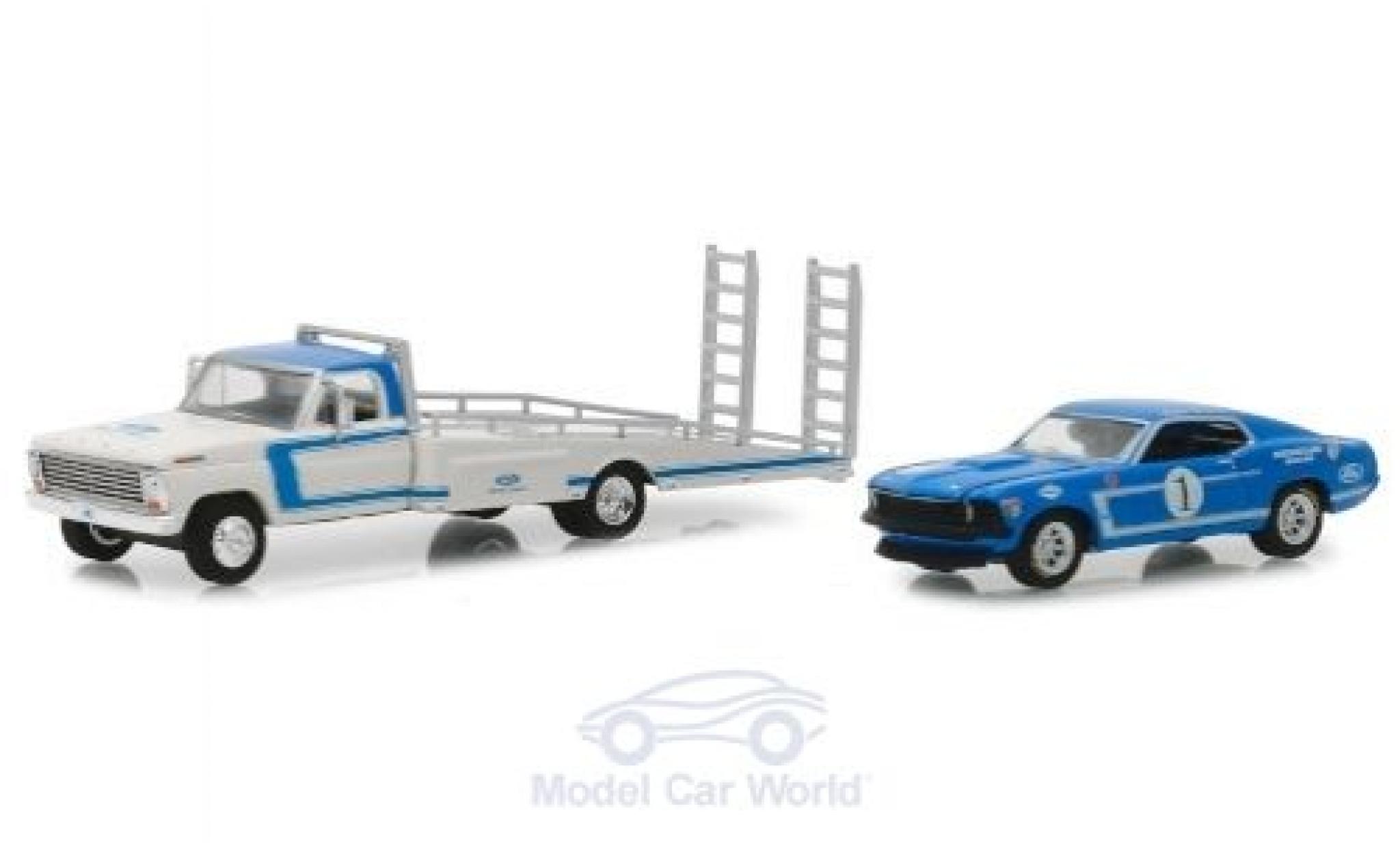 Ford F-350 1/64 Greenlight Ramp Truck blu/bianco 1969 mit 1969 Mustang Boss modellino in miniatura