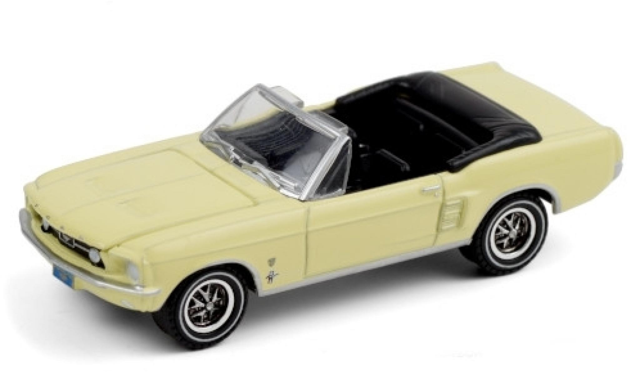 Ford Mustang 1/64 Greenlight Convertibile High Country Special giallo 1967 modellino in miniatura