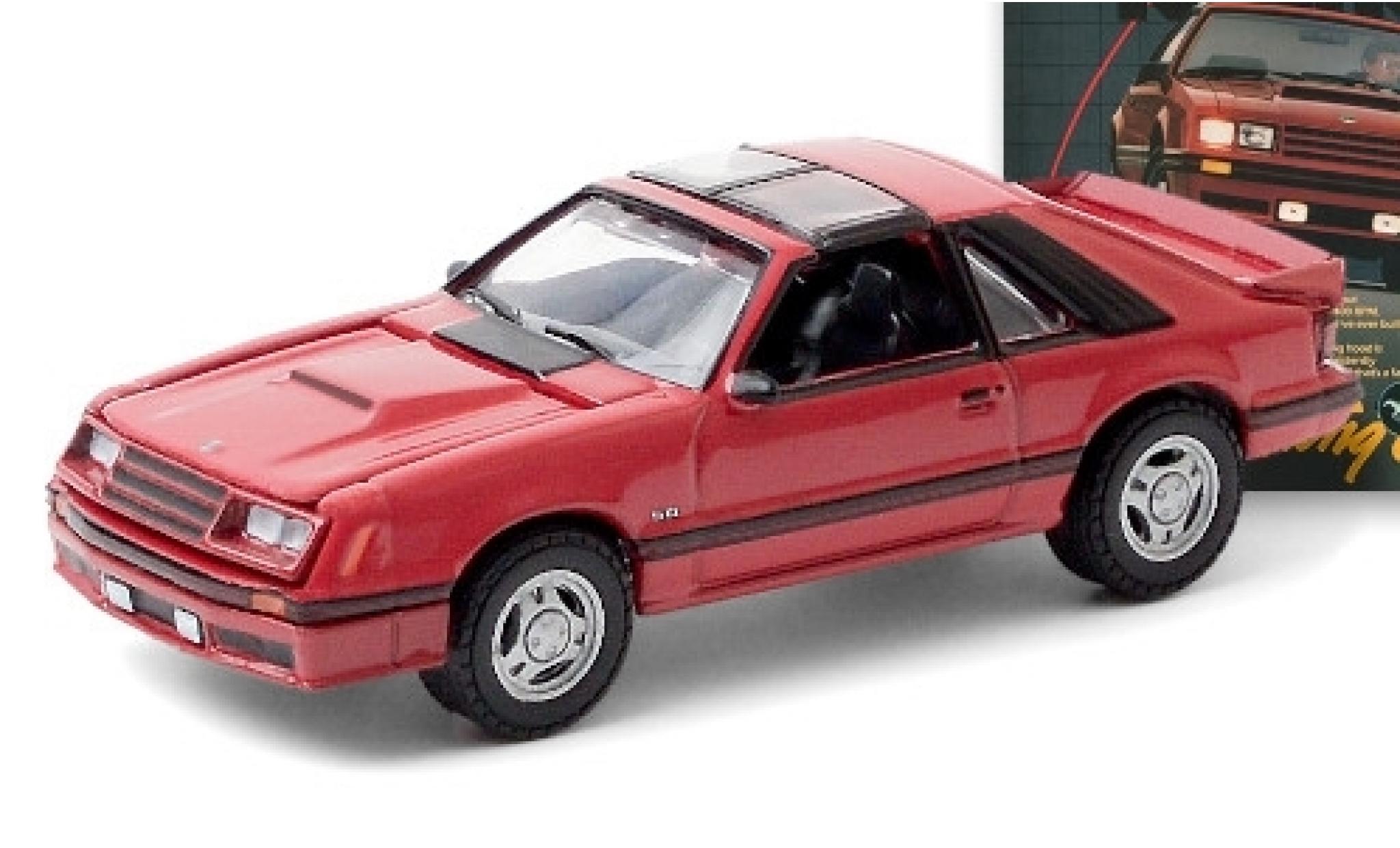 Ford Mustang 1/64 Greenlight GT rosso 1982 modellino in miniatura