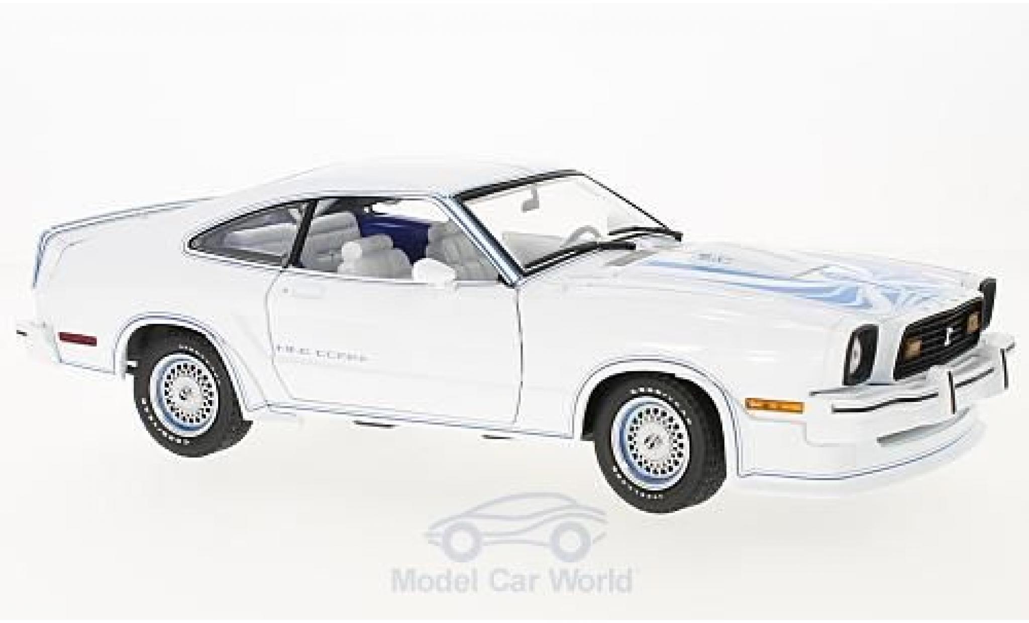 Ford Mustang 1/18 Greenlight II bianco/blu Film King Cobra 1978 modellino in miniatura