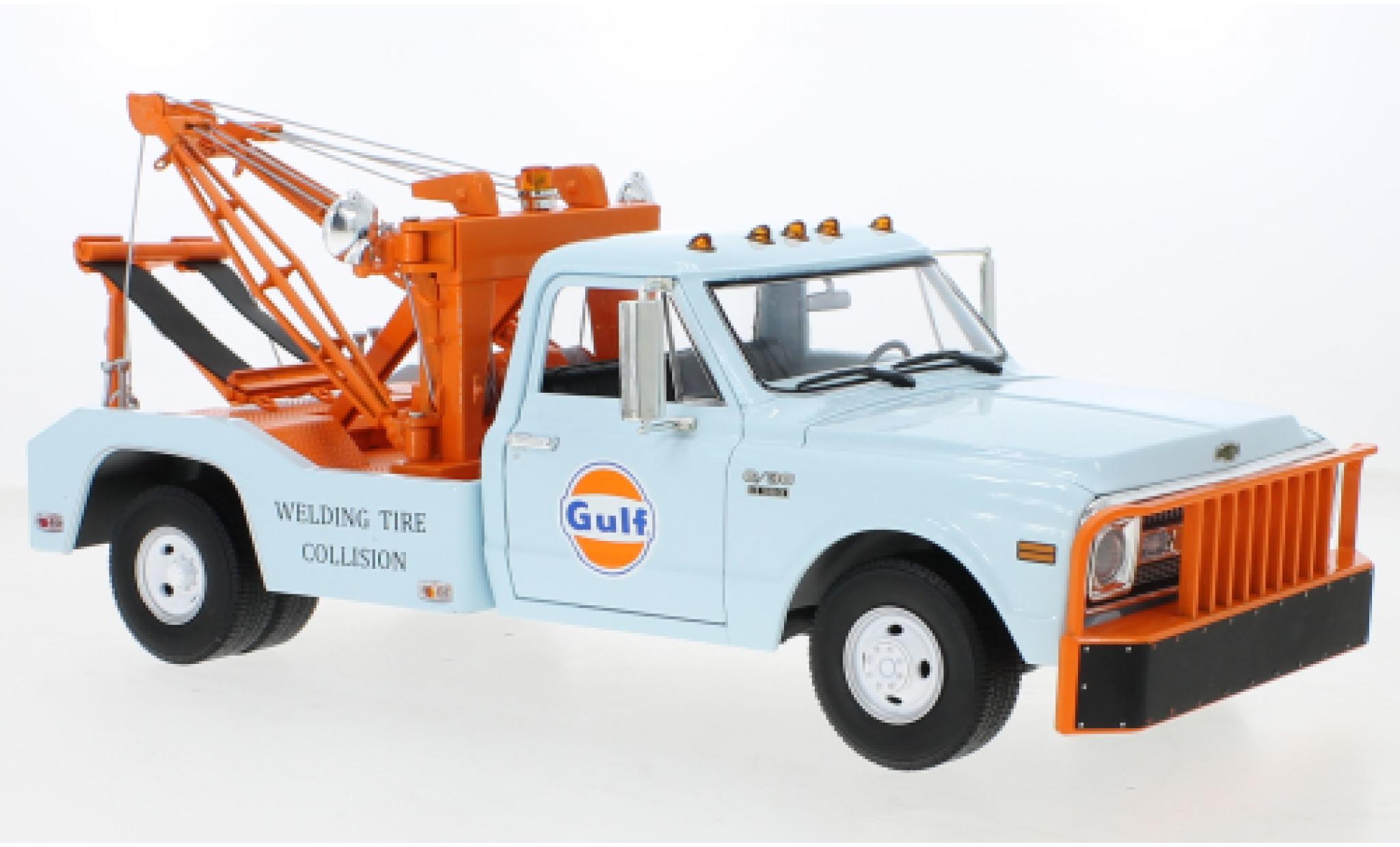 Chevrolet C-30 1/18 Greenlight Dually Wrecker Gulf 1968 modellino in miniatura