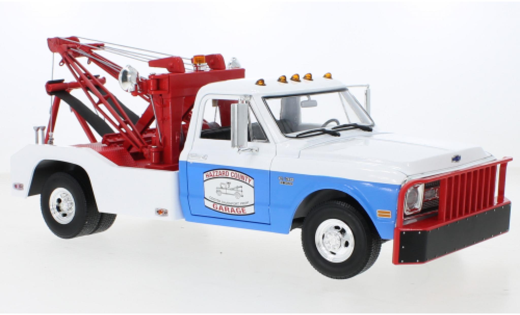 Chevrolet C-30 1/64 Greenlight Dually Wrecker Hazzard County Garage 1969 modellino in miniatura