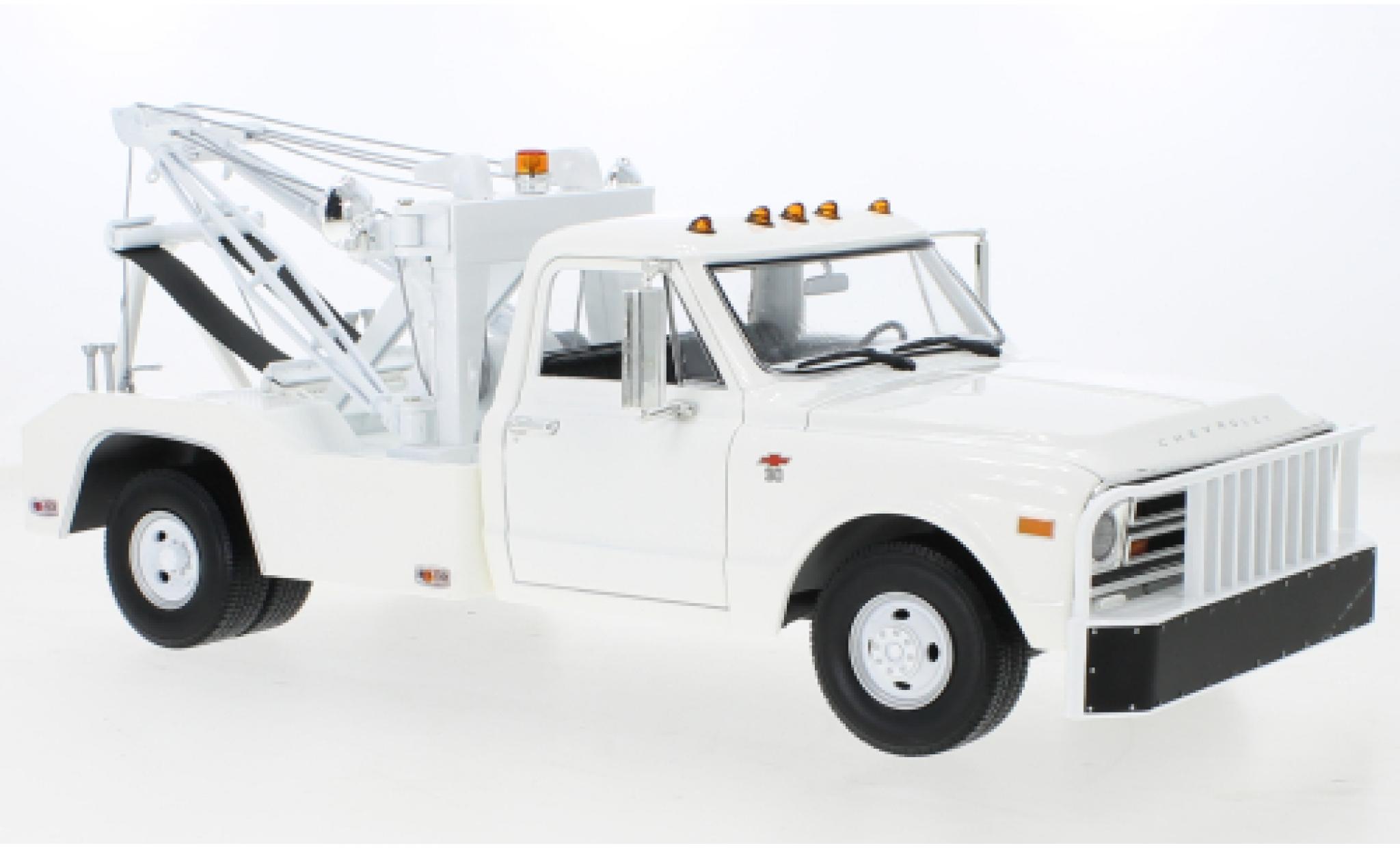 Chevrolet C-30 1/18 Greenlight Dually Wrecker bianco 1968 modellino in miniatura