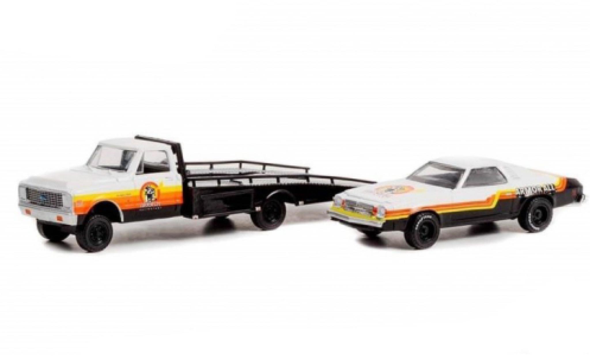 Chevrolet C-30 1/64 Greenlight Ramp Truck Armor All 1972 modellino in miniatura