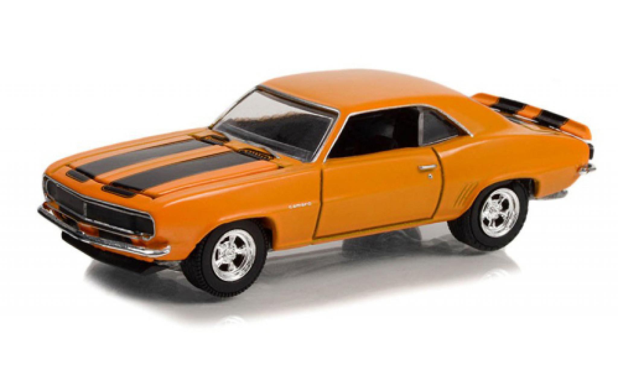 Chevrolet Camaro 1/64 Greenlight RS orange/nero Counting Cars 1967 modellino in miniatura
