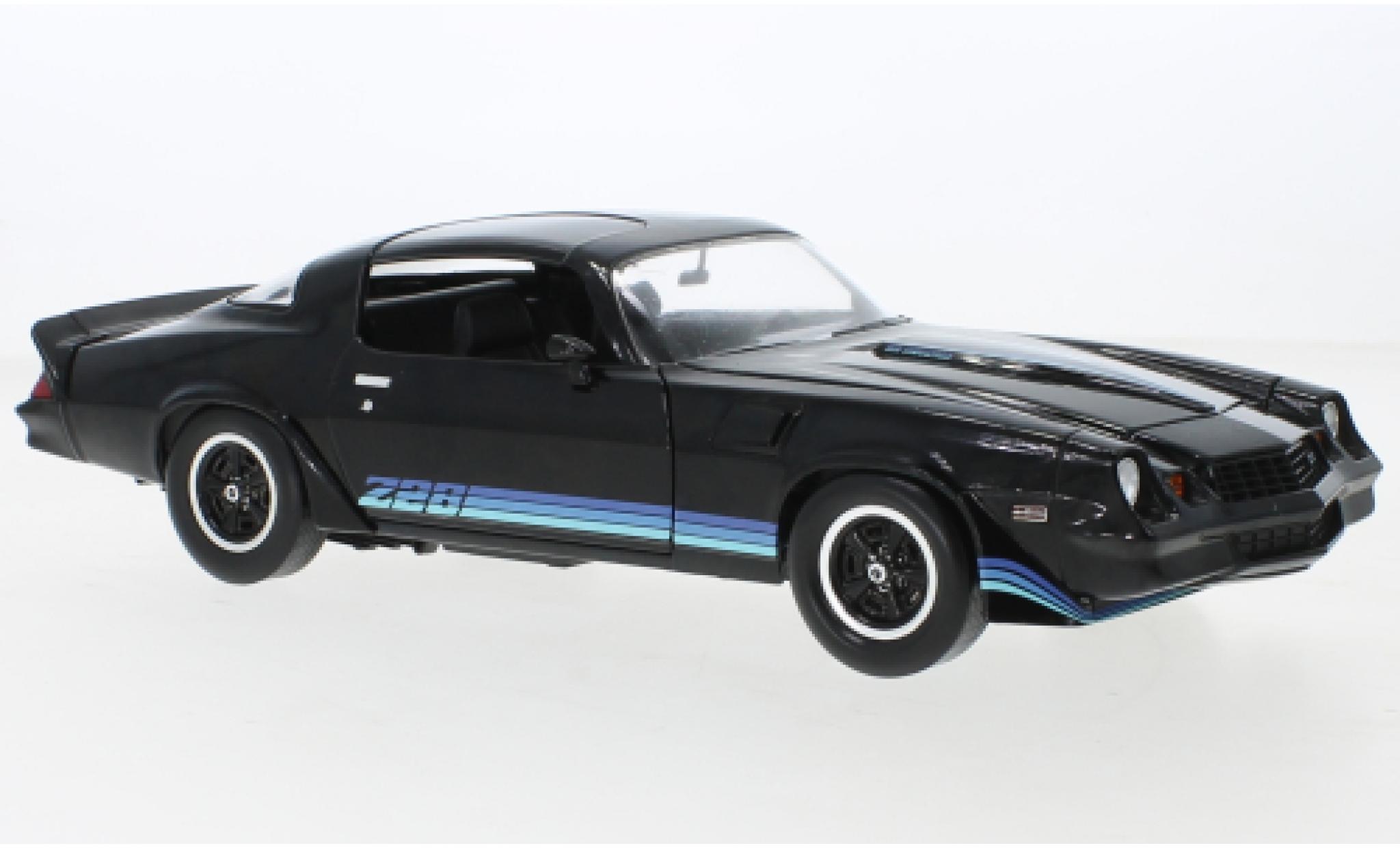 Chevrolet Camaro 1/18 Greenlight Z28 nero 1981 modellino in miniatura