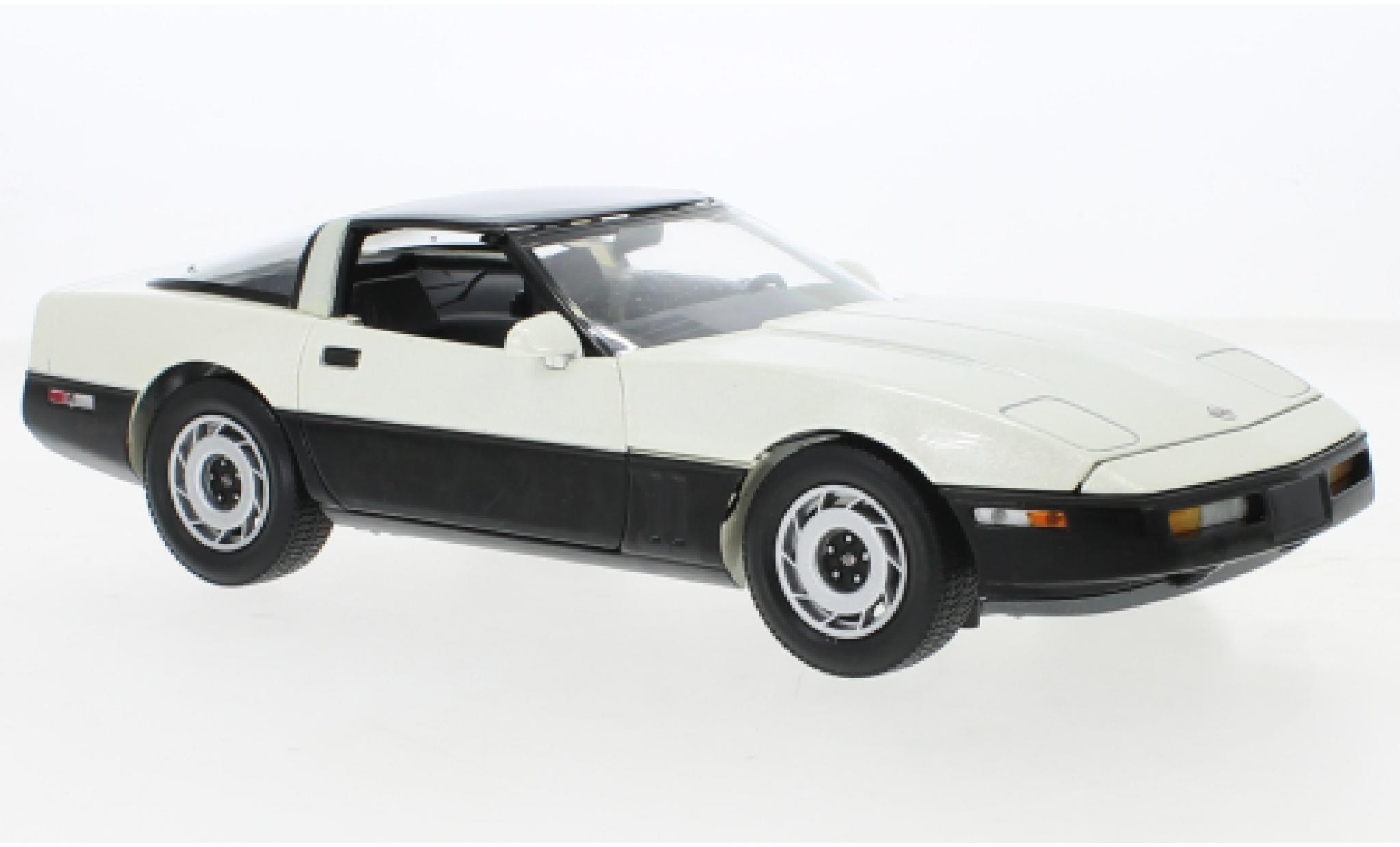 Chevrolet Corvette 1/18 Greenlight (C4) metallise bianco/nero 1986 modellino in miniatura