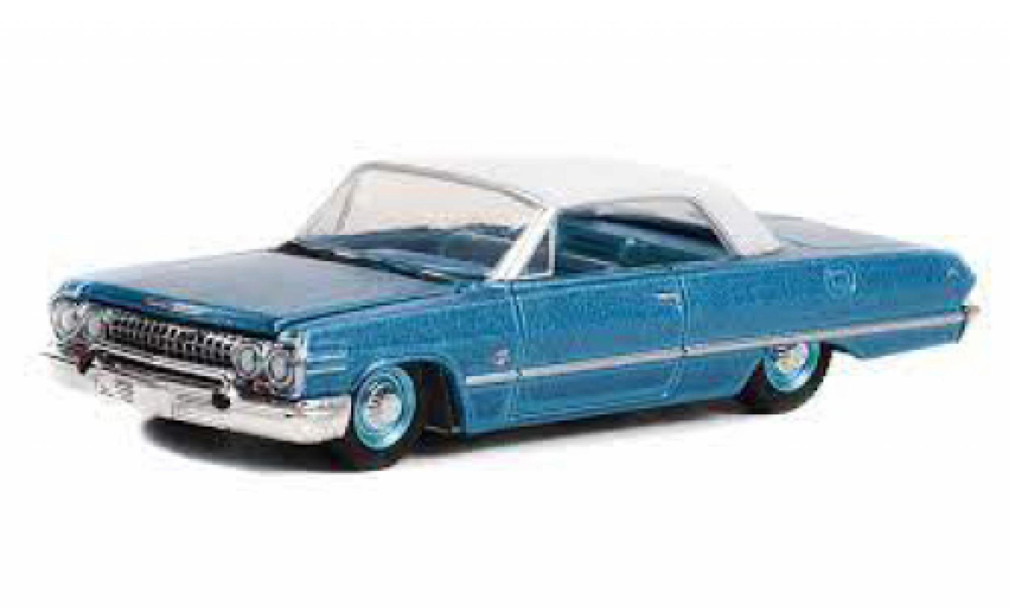 Chevrolet Impala 1/64 Greenlight SS 409 Convertibile metallise blu/beige 1963 modellino in miniatura