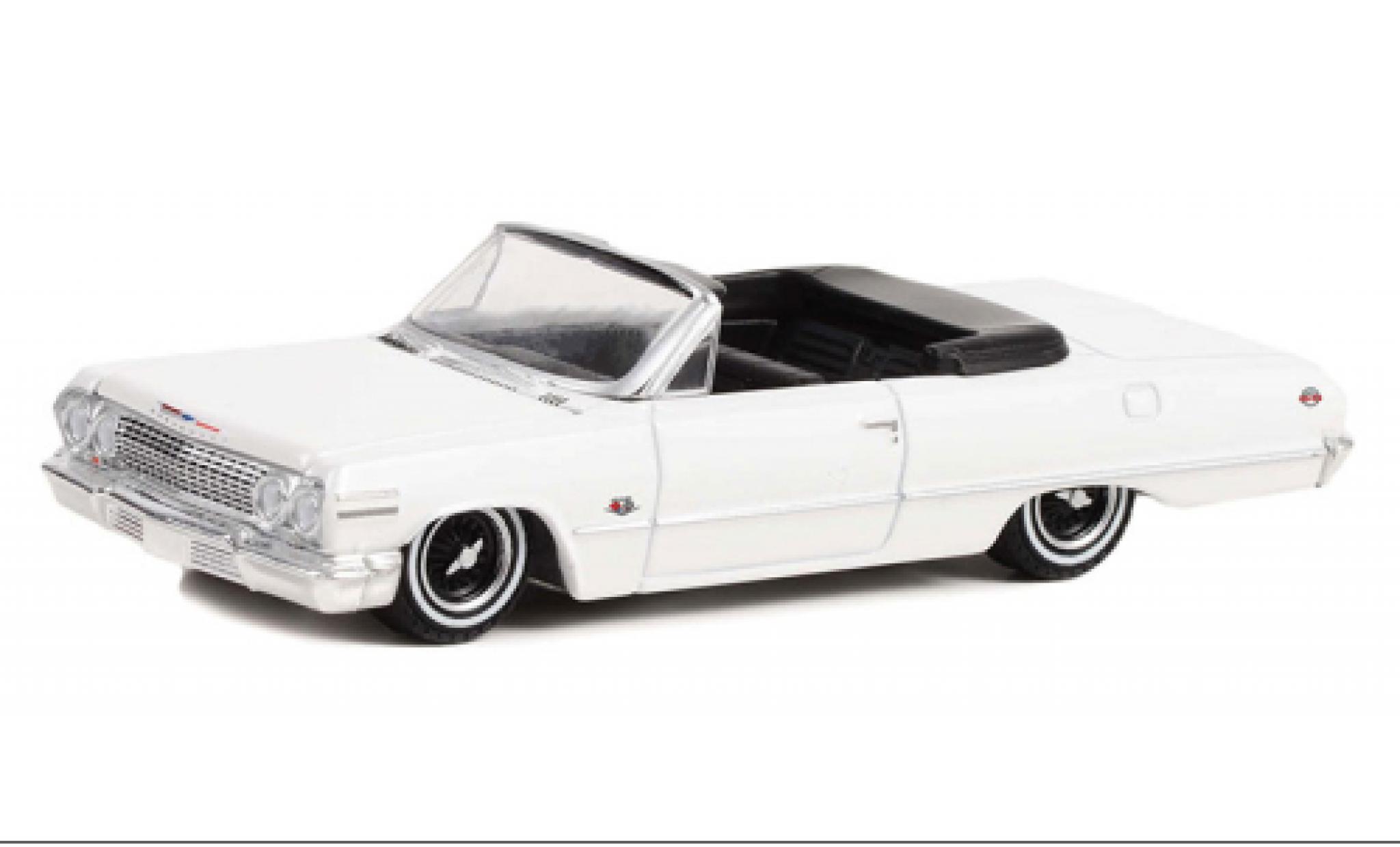 Chevrolet Impala 1/64 Greenlight SS Convertibile bianco 1963 modellino in miniatura