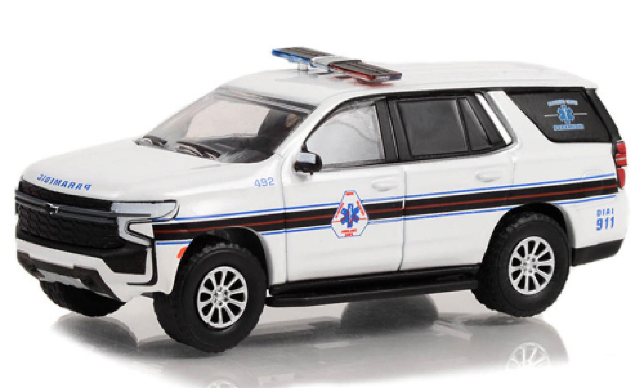 Chevrolet Tahoe 1/64 Greenlight Blooming Grove Volunteer Ambulance 2021 modellino in miniatura