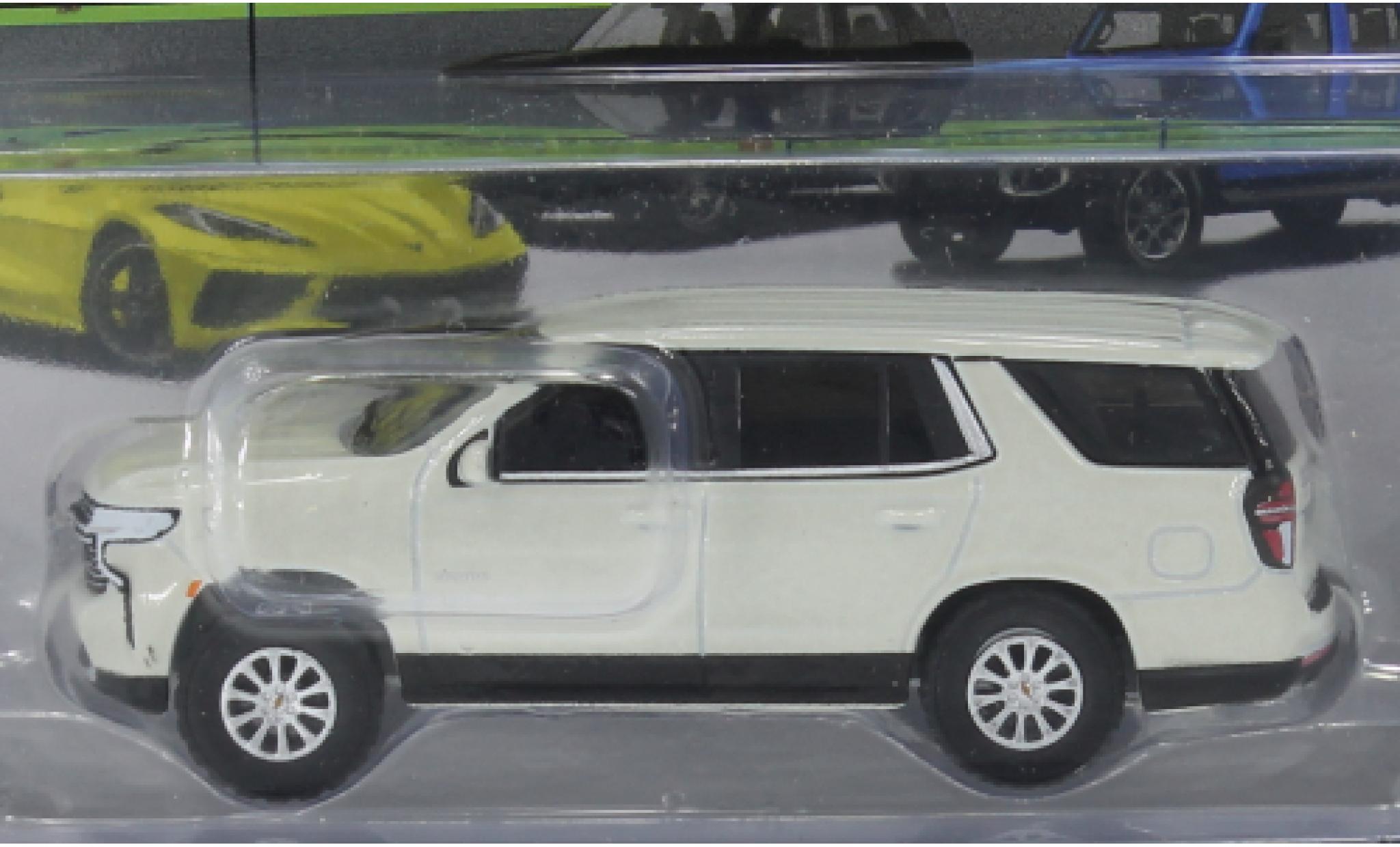 Chevrolet Tahoe 1/64 Greenlight Premier beige clair 2023 modellino in miniatura