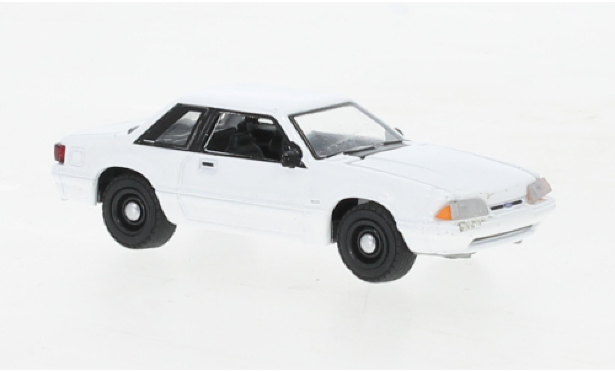 Ford Mustang 1/64 Greenlight SSP bianco 1987 modellino in miniatura