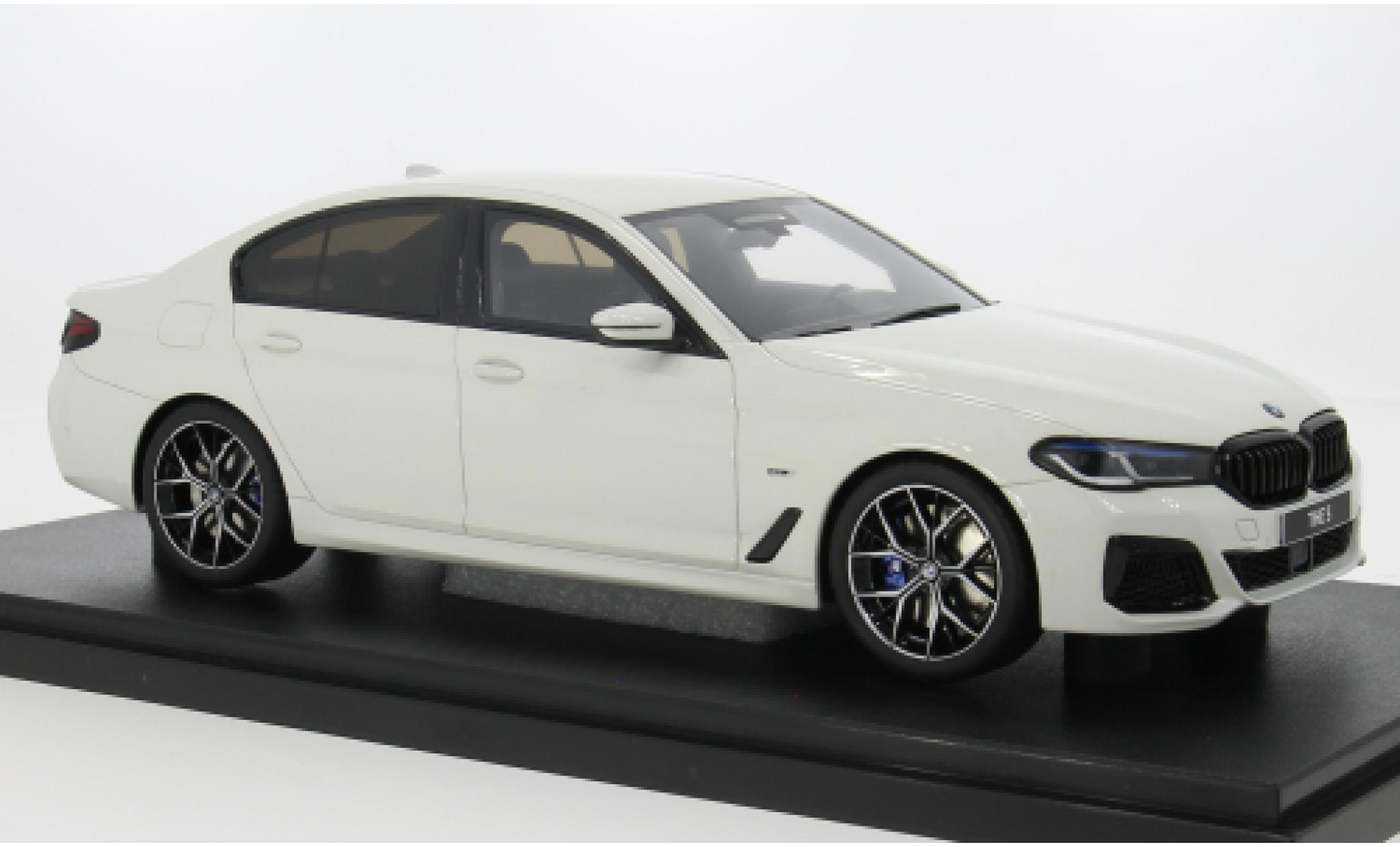 Bmw 545 1/18 GT Spirit E X Drive Saloon M Sport (G60) weiss 2023 1:18 modellino in miniatura