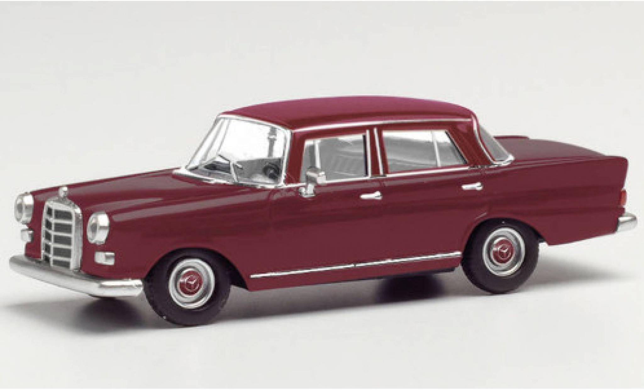 Mercedes 200 1/87 Herpa (W110) rosso foncé modellino in miniatura