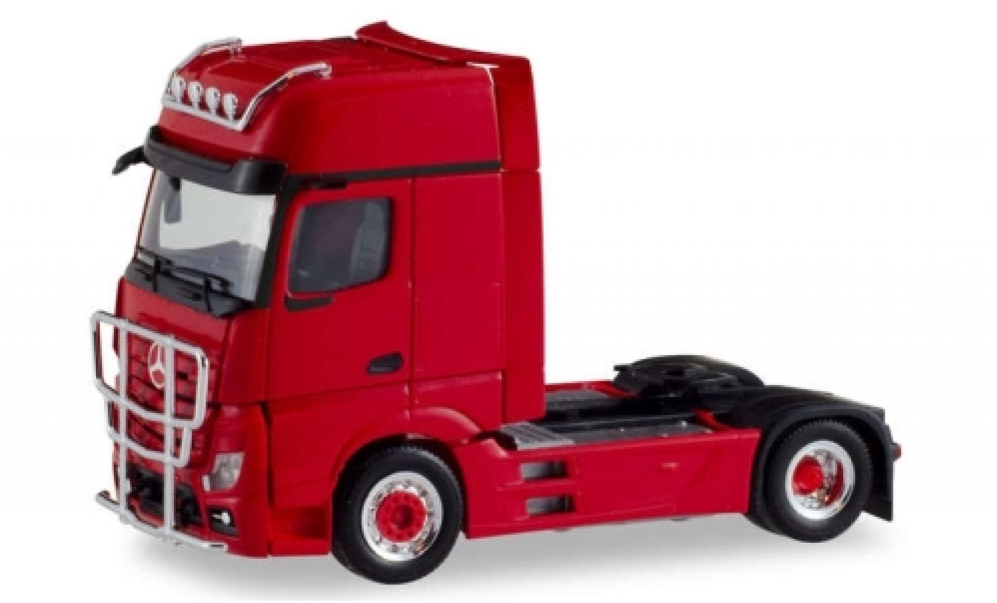 Mercedes Actros 1/87 Herpa Gigaspace rosso 2018 tracteur avec pare-buffle et porte-projecteurs modellino in miniatura