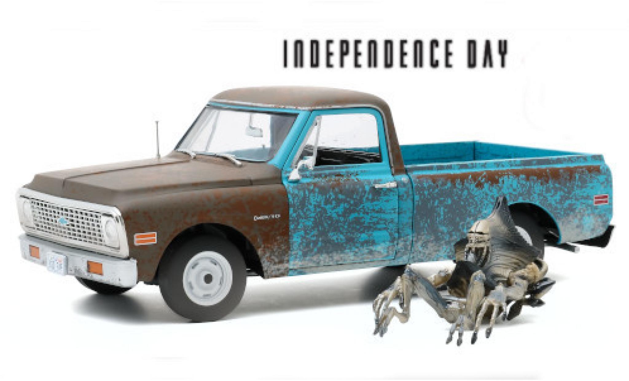 Chevrolet C-10 1/18 Highway 61 blu/grigio Independence Day 1971 avec traces d et Alien-figurine modellino in miniatura