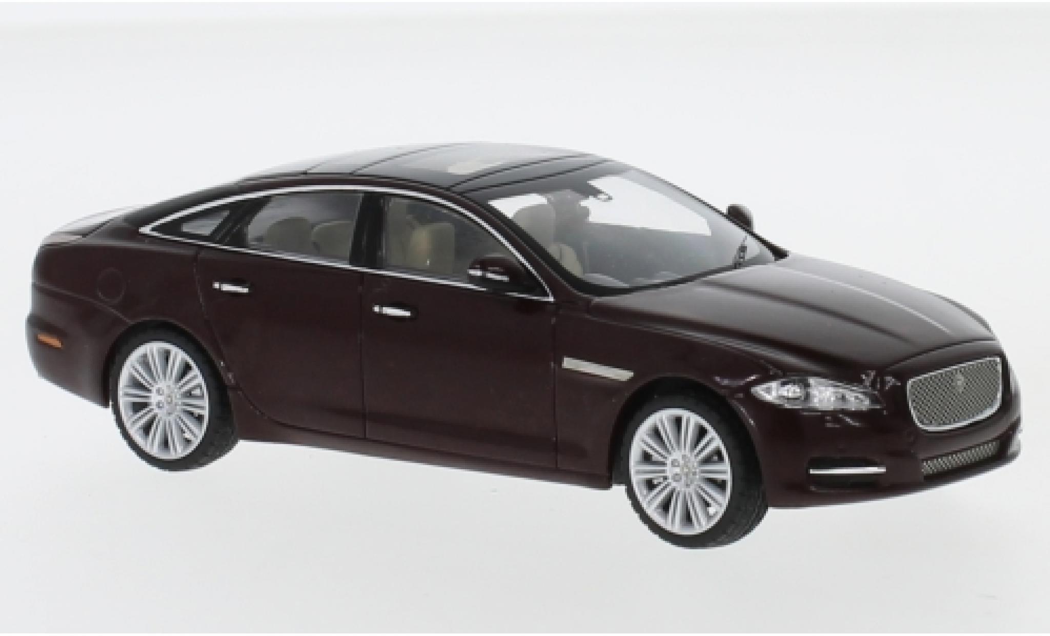 Jaguar XJ 1/43 IXO (X351) metallico rosso RHD 2009 modellino in miniatura