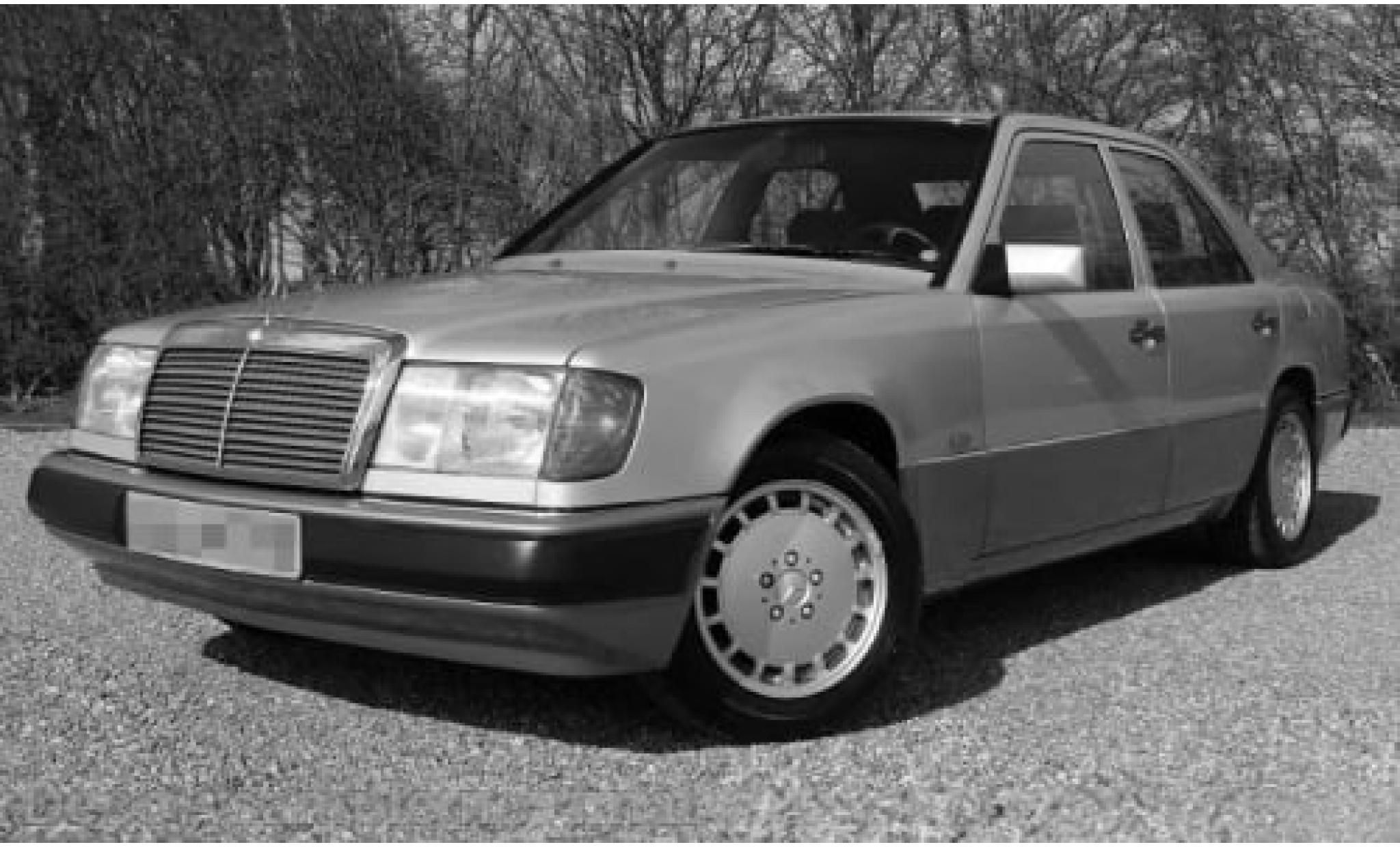 Mercedes 230 1/18 I Norev E (W124) metallise türkis 1:18 modellino in miniatura