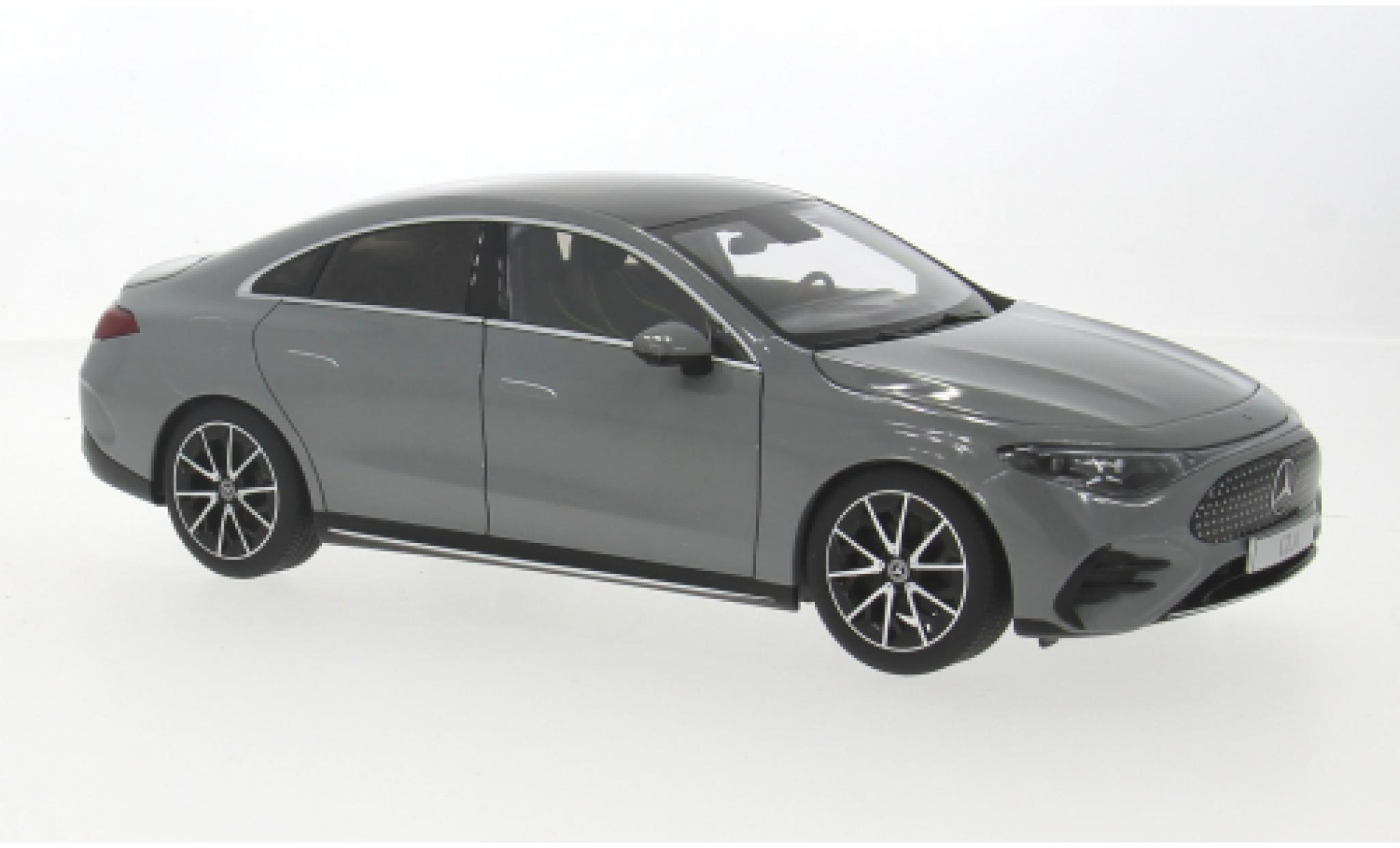 Mercedes CLA 1/18 I NZG (C174) BEV grau 2025 1:18 modellino in miniatura