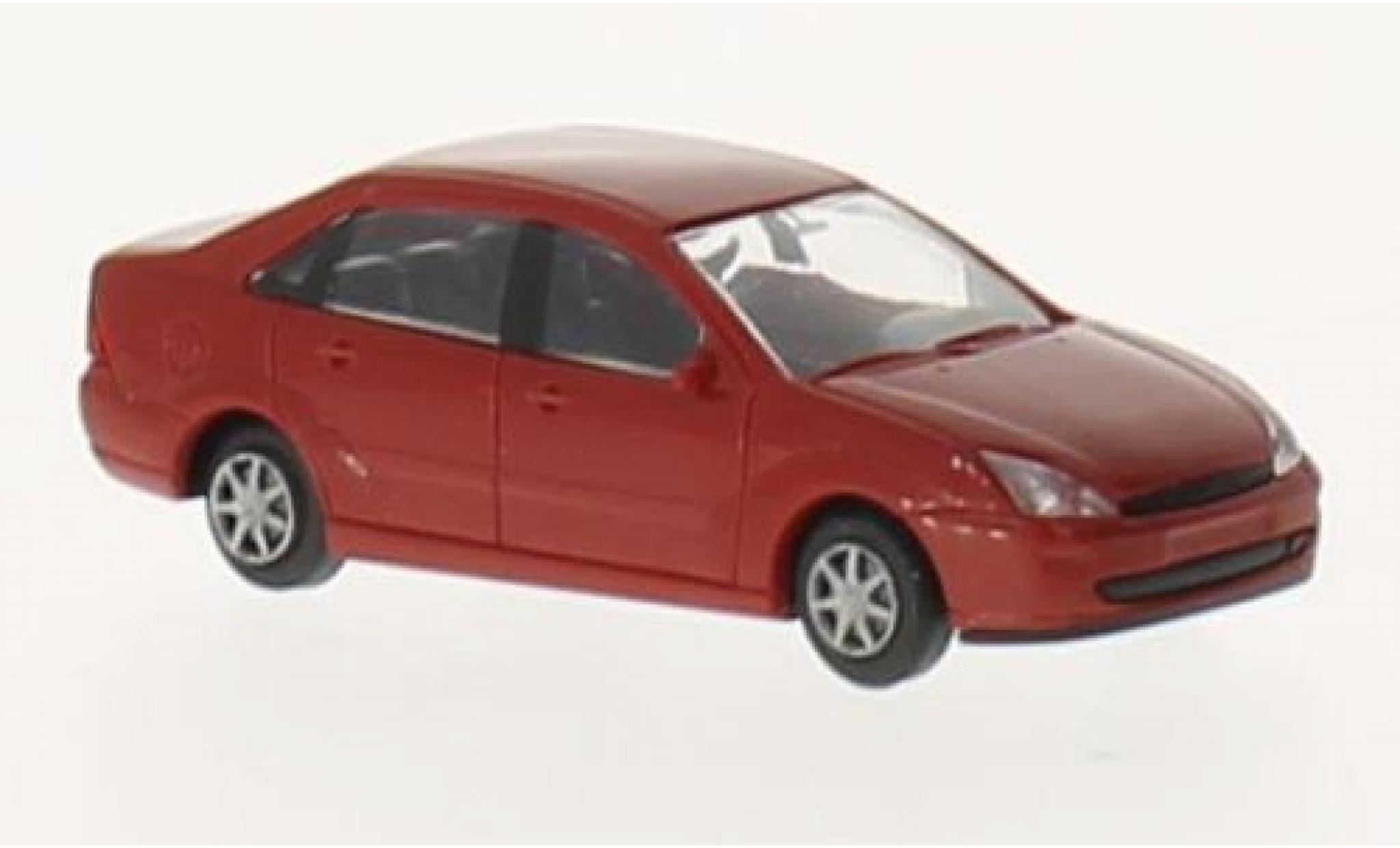 Ford Focus 1/87 Rietze Stufenheck rosso sans Vitrine modellino in miniatura