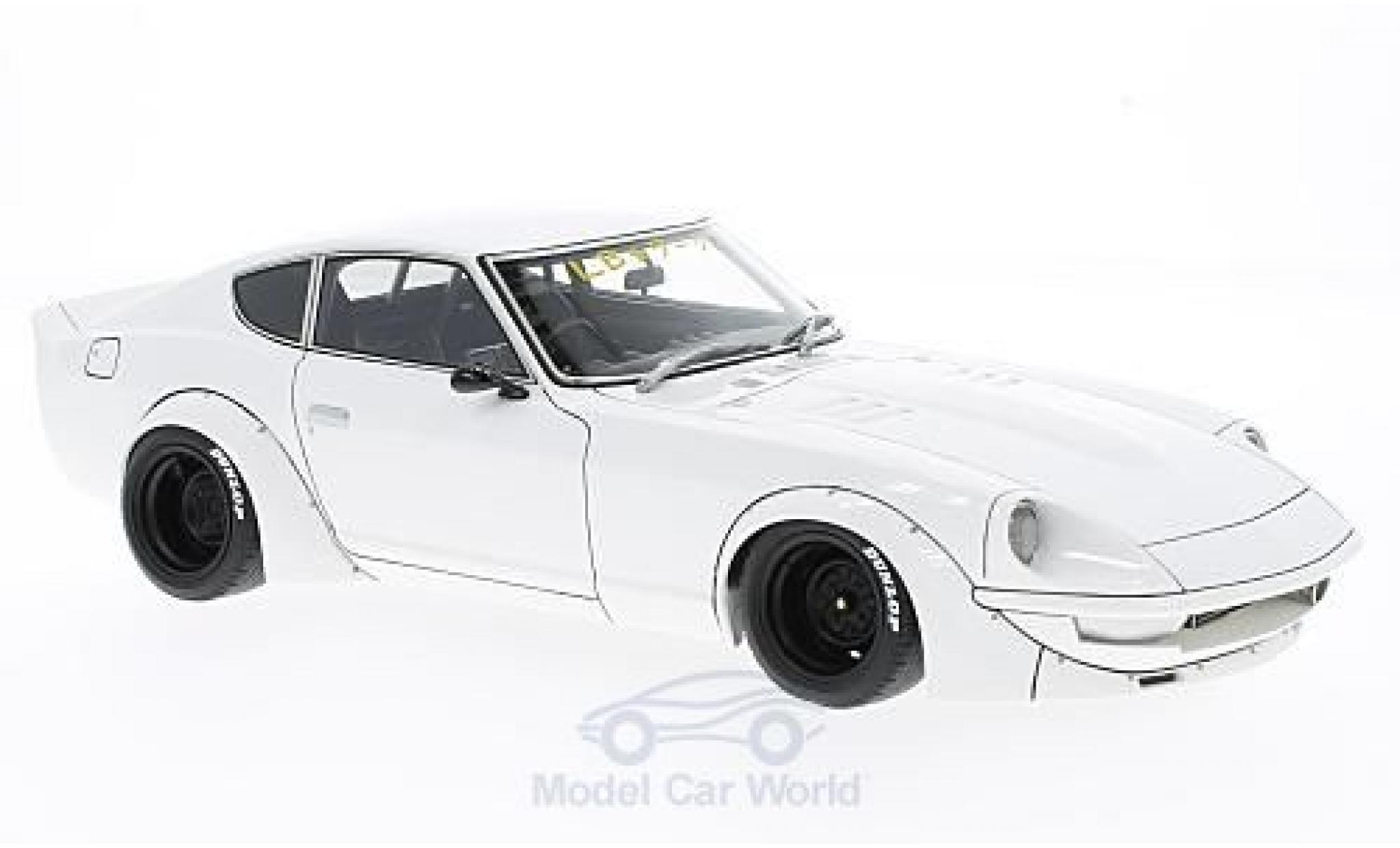 Nissan Fairlady Z S30 1/18 Ignition Model (S30) by Liberty Walk bianco RHD modellino in miniatura