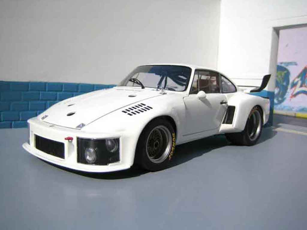 Porsche 935 1/18 Exoto works bianco modellino in miniatura