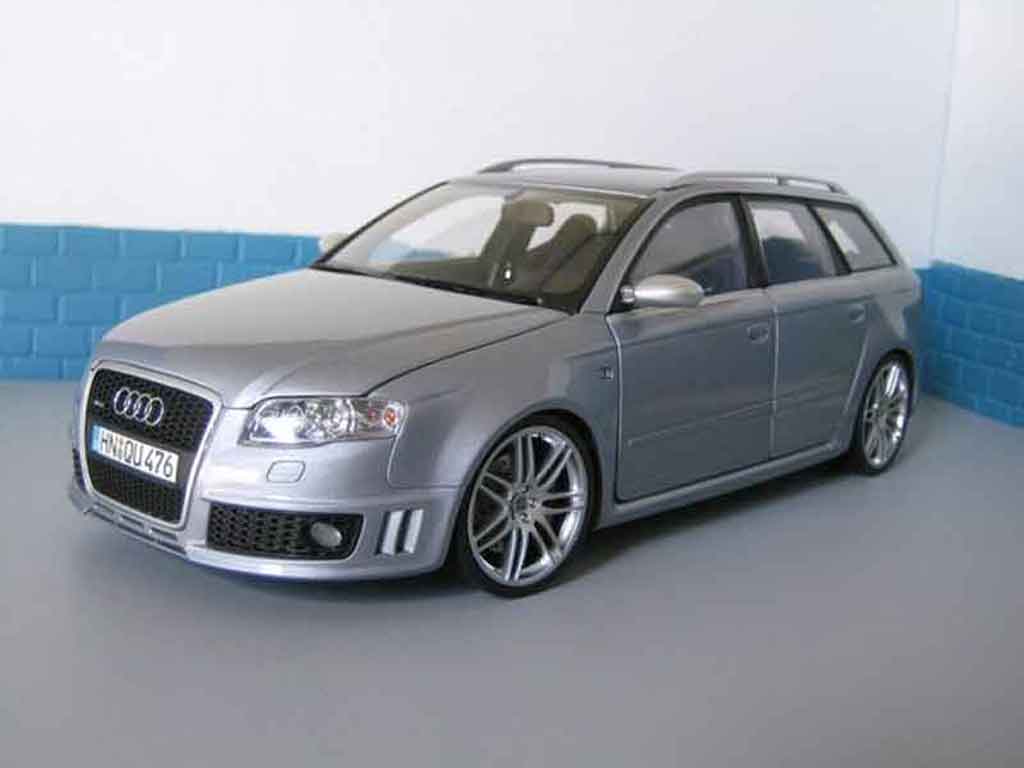 Audi RS4 1/18 Minichamps avant grigio