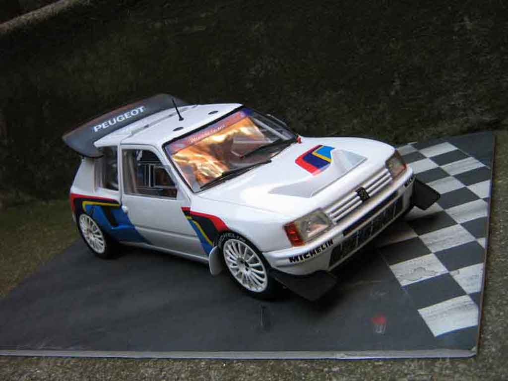Peugeot 205 Turbo 16 1/18 Solido Turbo 16 presentation rallye T16 tuning modellino in miniatura