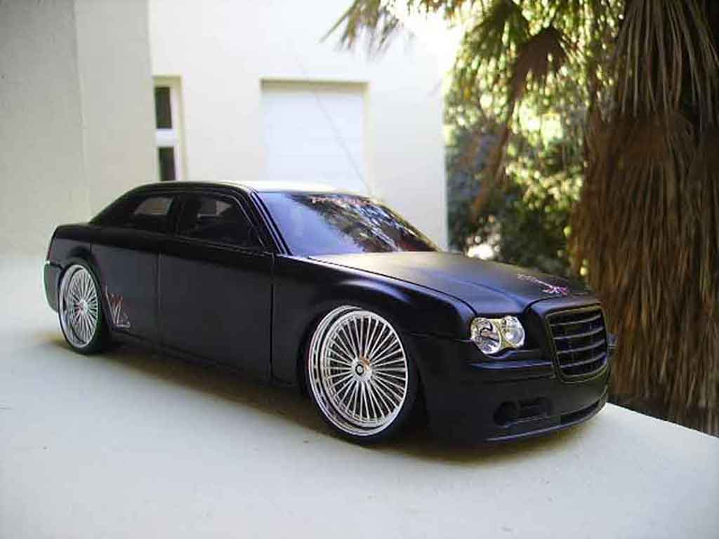Chrysler 300C 1/18 Norev dub style tuning modellino in miniatura