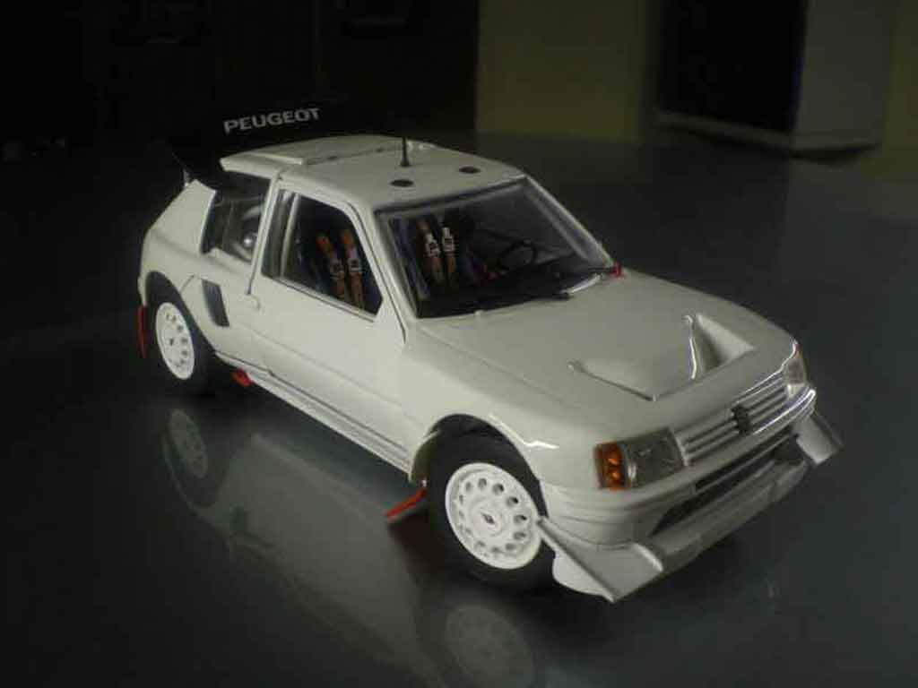 Peugeot 205 Turbo 16 1/18 Solido Turbo 16 plain body T16 tuning modellino in miniatura