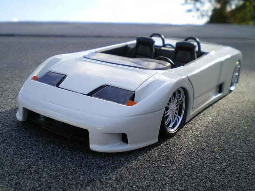 Bugatti EB110 1/18 Burago barquette bianco tuning modellino in miniatura
