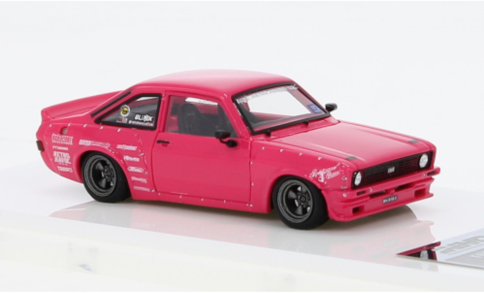 Ford Escort 1/64 INNO64 MK II Pandem Emotion Retro Havoc rosa modellino in miniatura