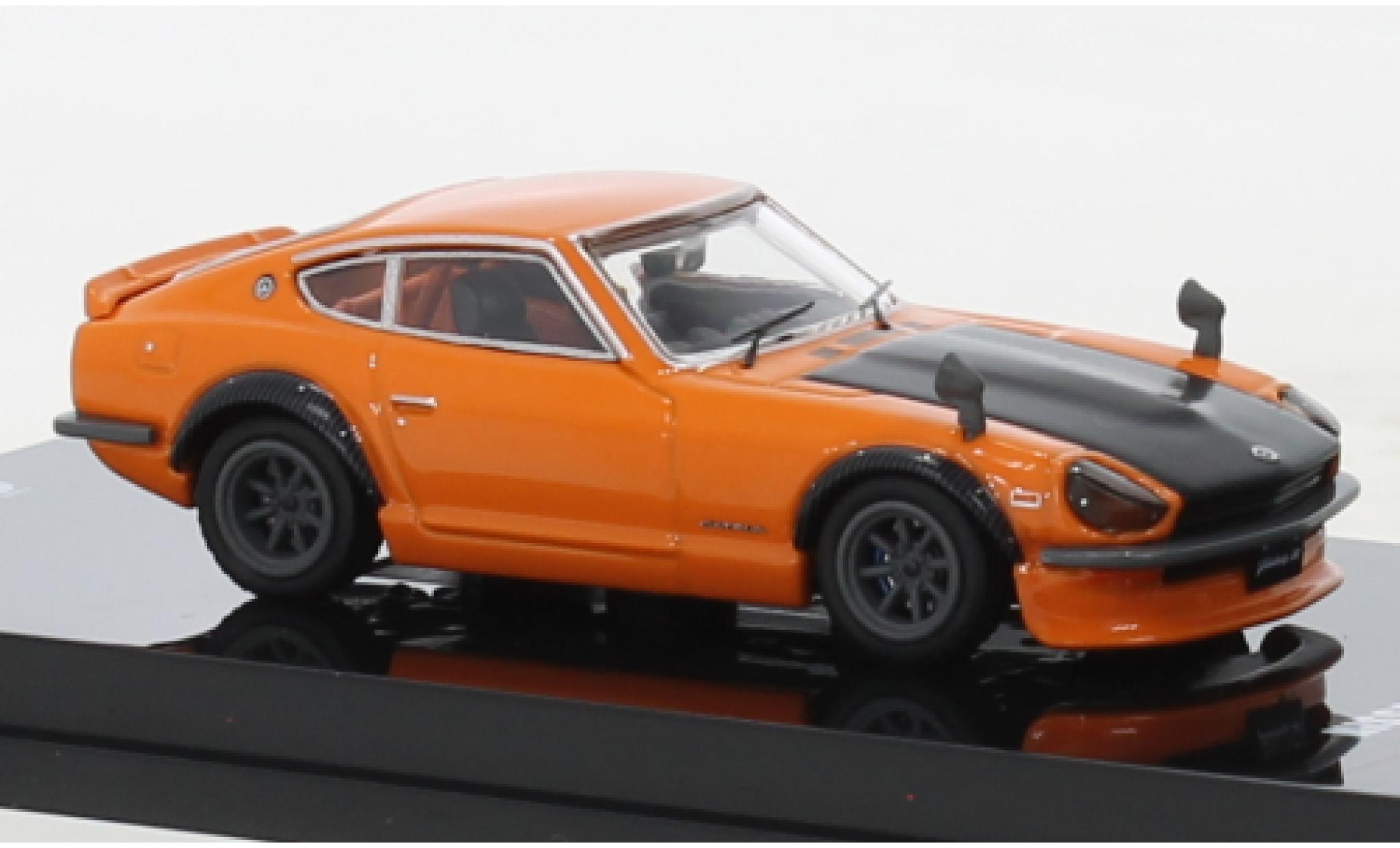 Nissan Fairlady Z 1/64 INNO64 (S30) orange/nero RHD modellino in miniatura