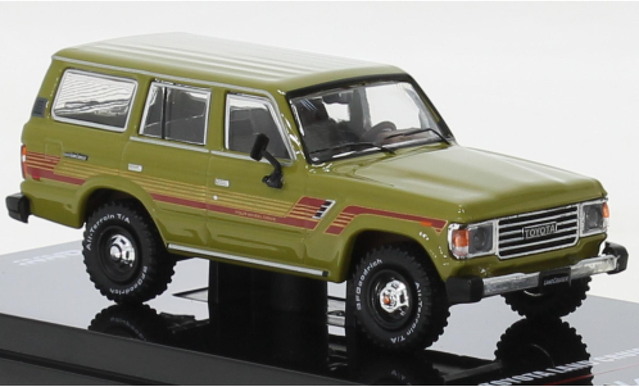 Toyota Land Cruiser 1/64 INNO64 FJ60 oliv modellino in miniatura
