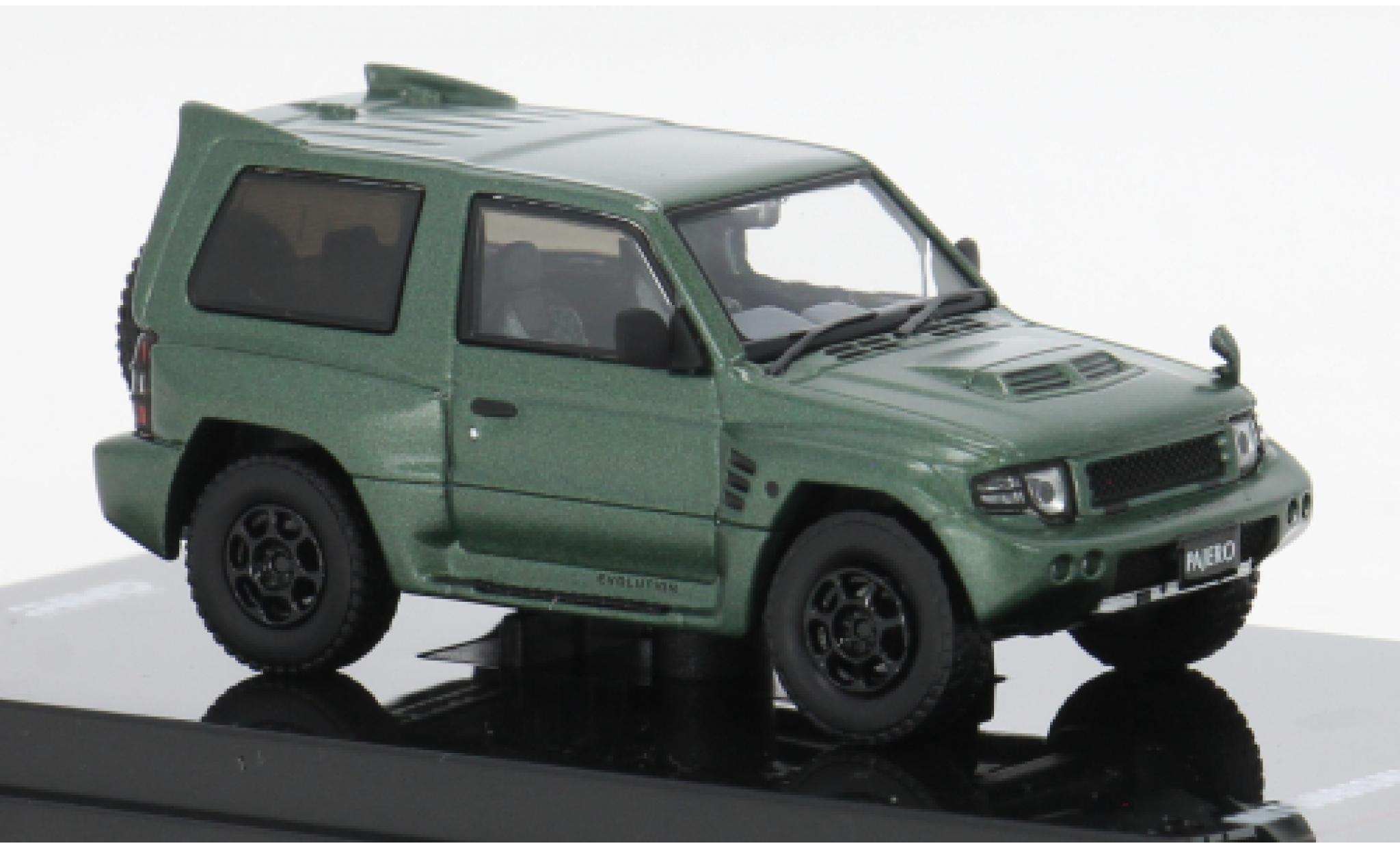 Mitsubishi Pajero INNO64 Evolution grün 1:64 modellino in miniatura